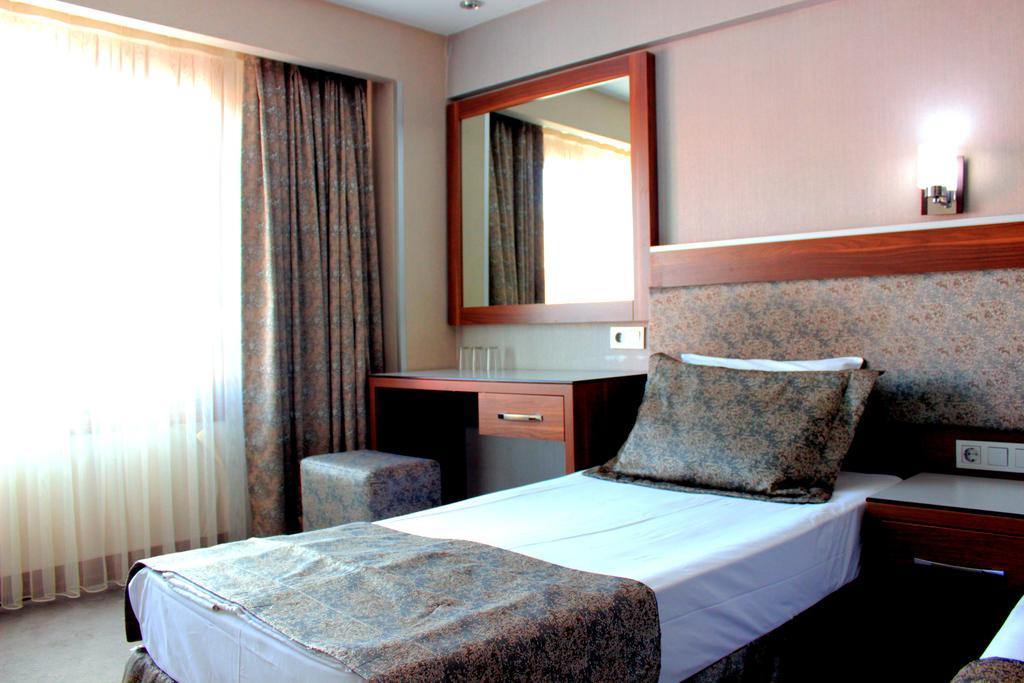 Hotel Buyuk Paris Istanbul Exterior photo